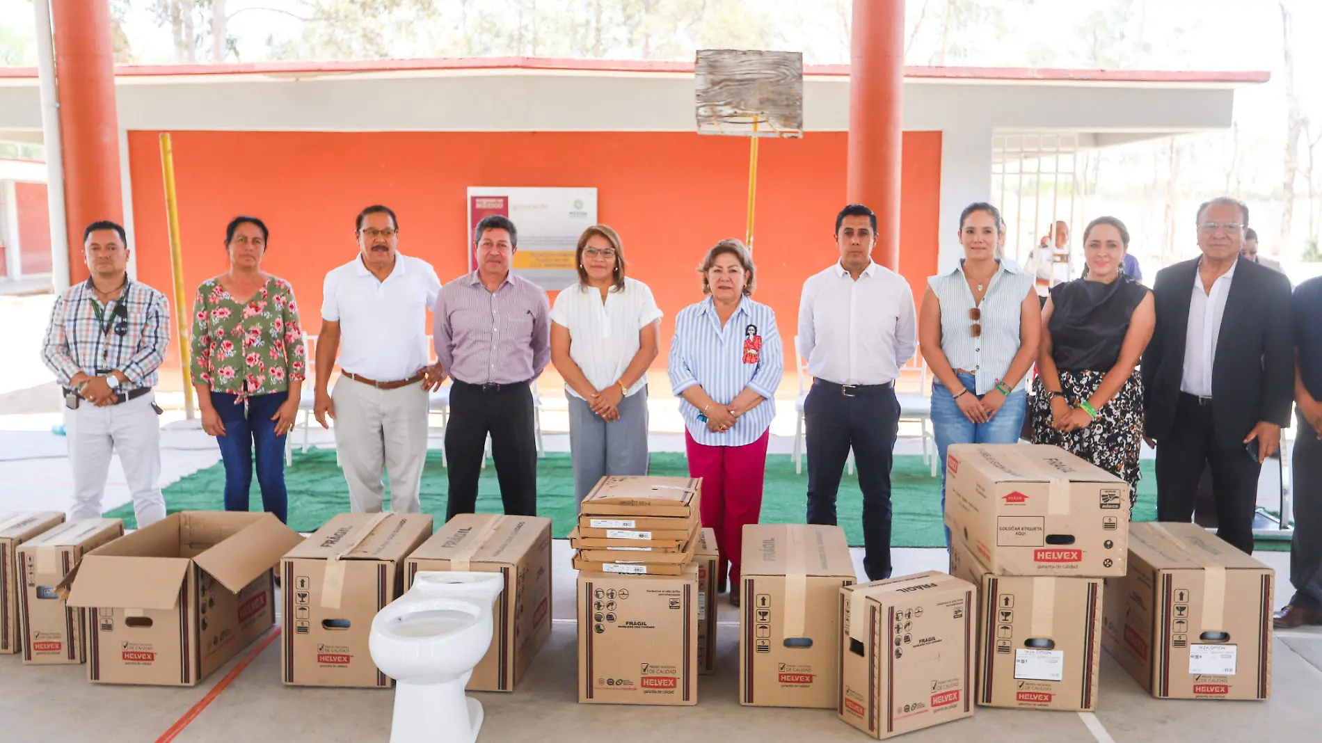 Entregan paquetes de limpieza en escuelas de Soledad (1)